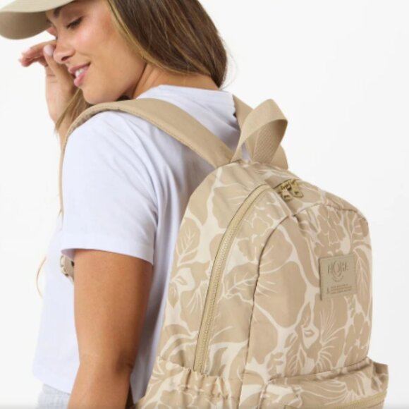 ALOHA Collection Keep It Light Backpack Heipua NWT - Picture 3 of 12